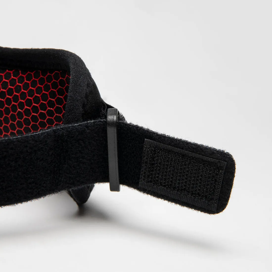 Adults Left/right R500 knee support strap - Black