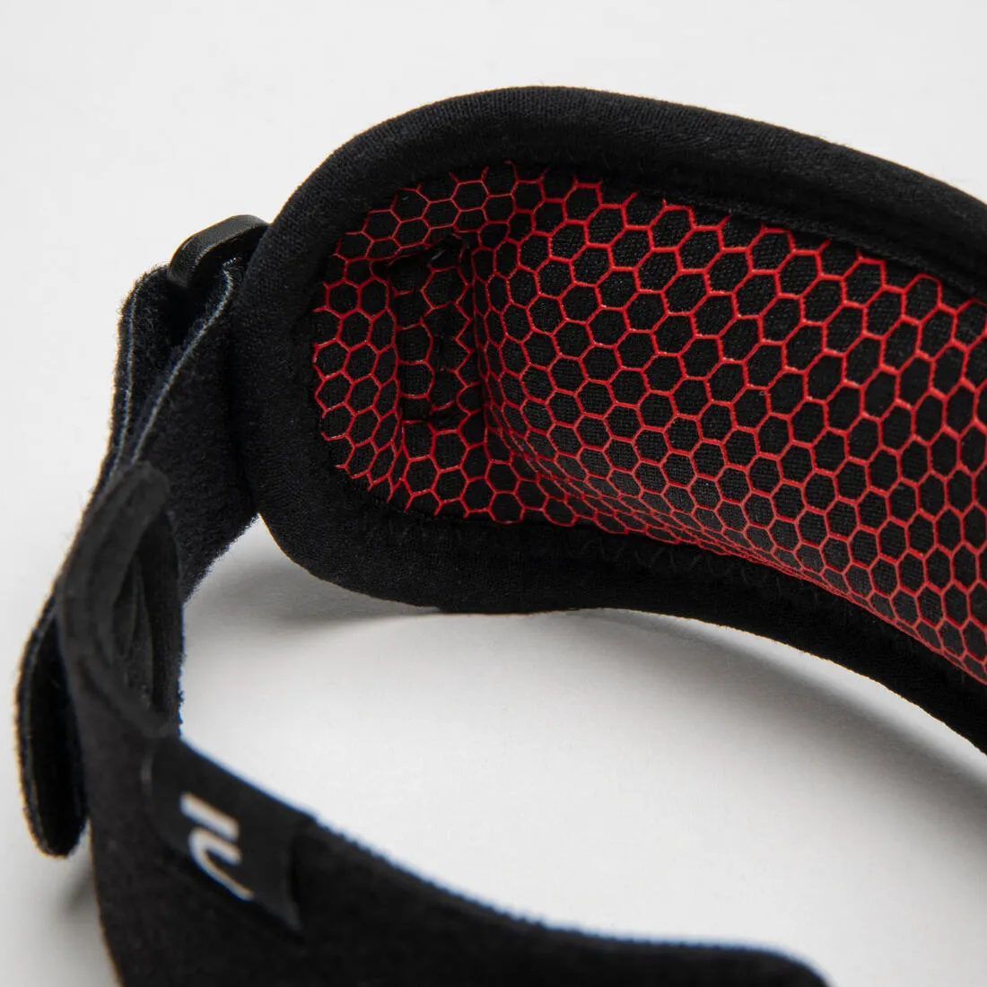 Adults Left/right R500 knee support strap - Black