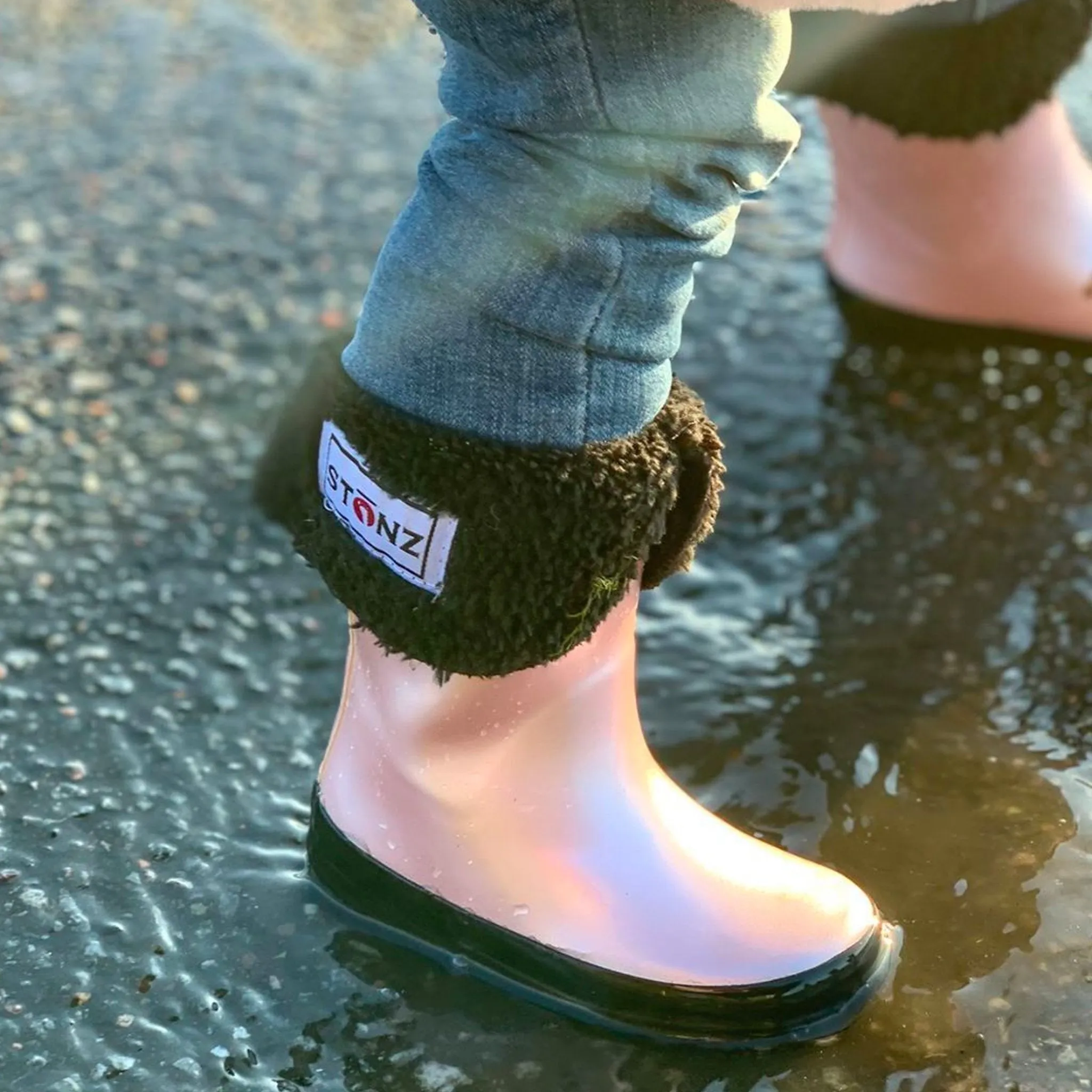 Kid's Stonz rubber Rain Boots in Black animal print