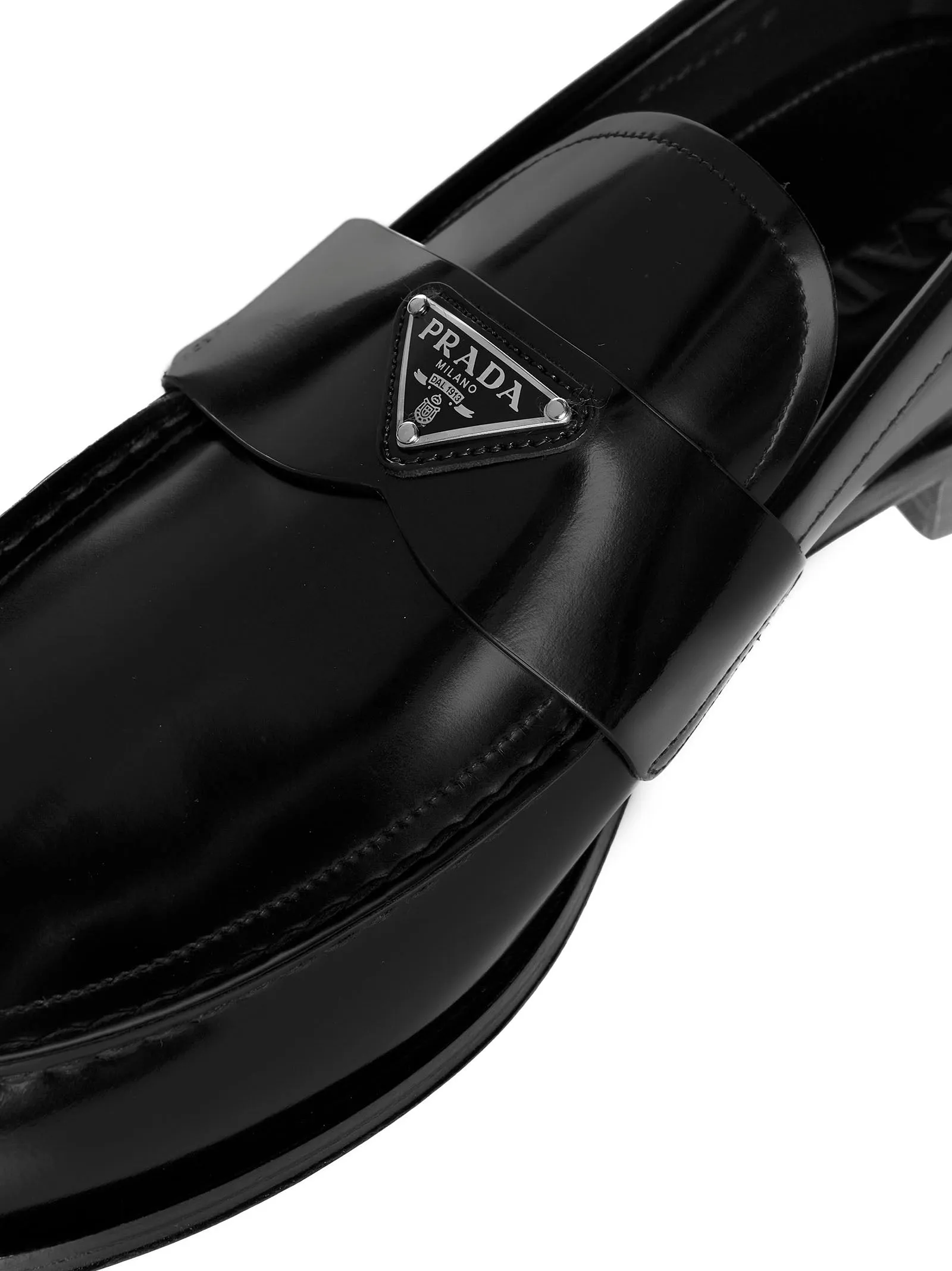 Logo-plaque leather loafers