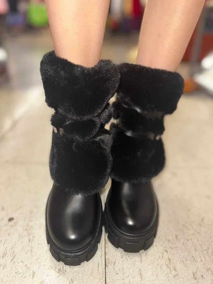 MEDIUM BOOT WITH FUZZY IN FRONT AND  SIDE