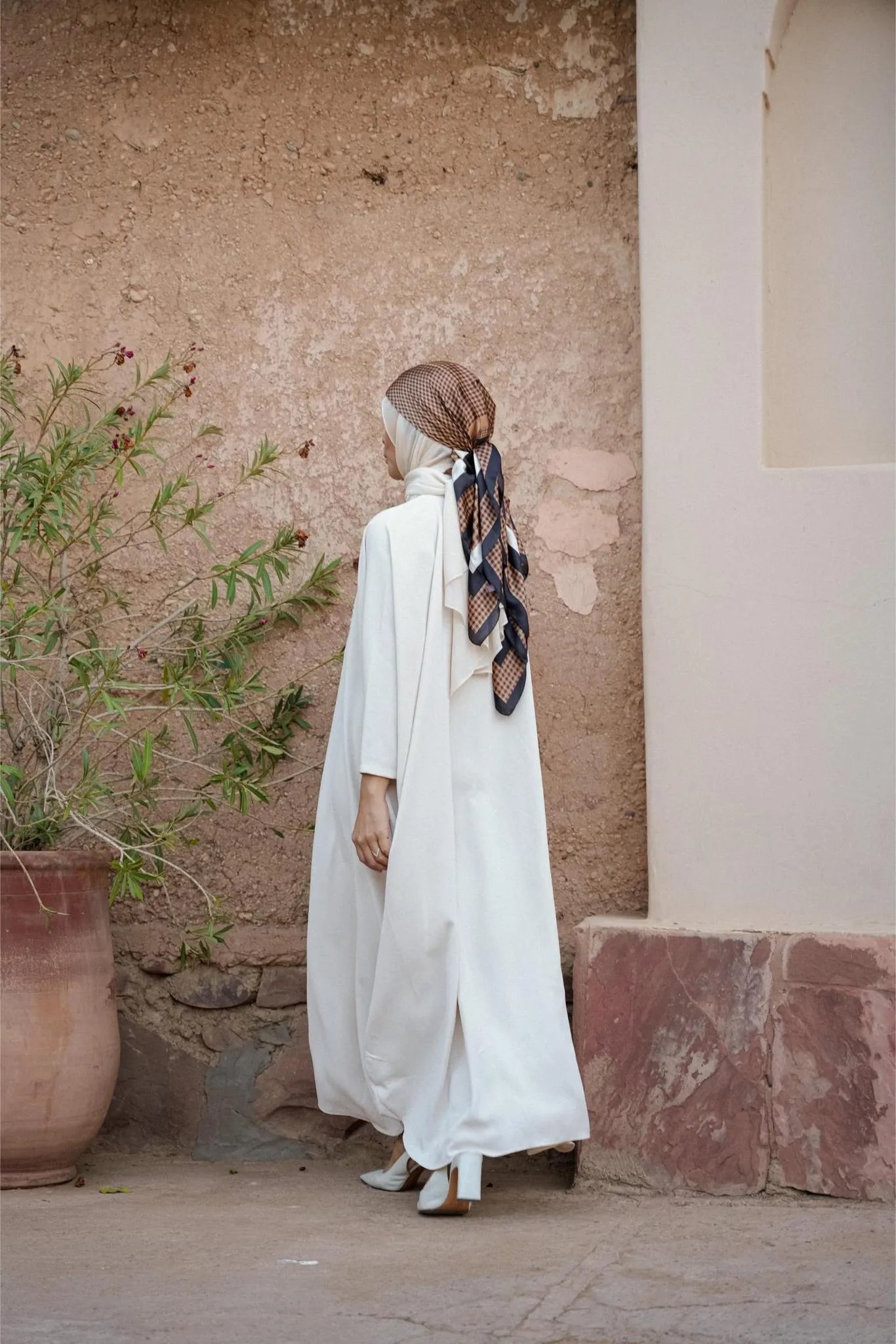NAHLA KAFTAN IN PEARL