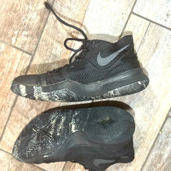 Nike Kyrie 3. - Black Marble​