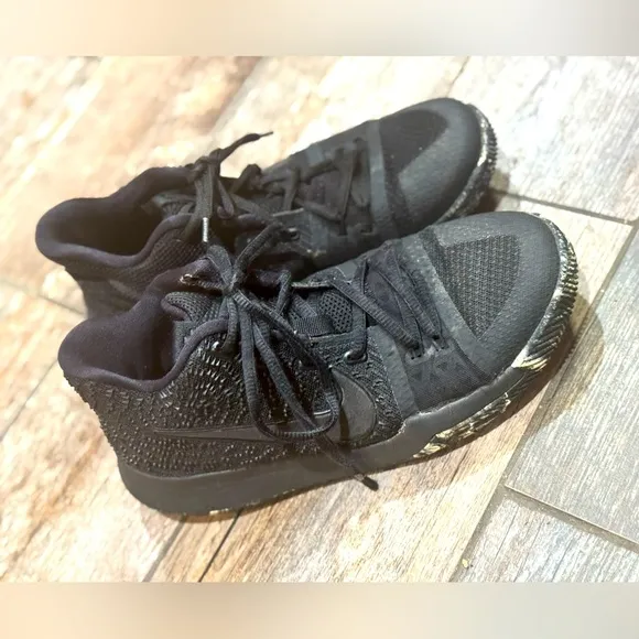 Nike Kyrie 3. - Black Marble​