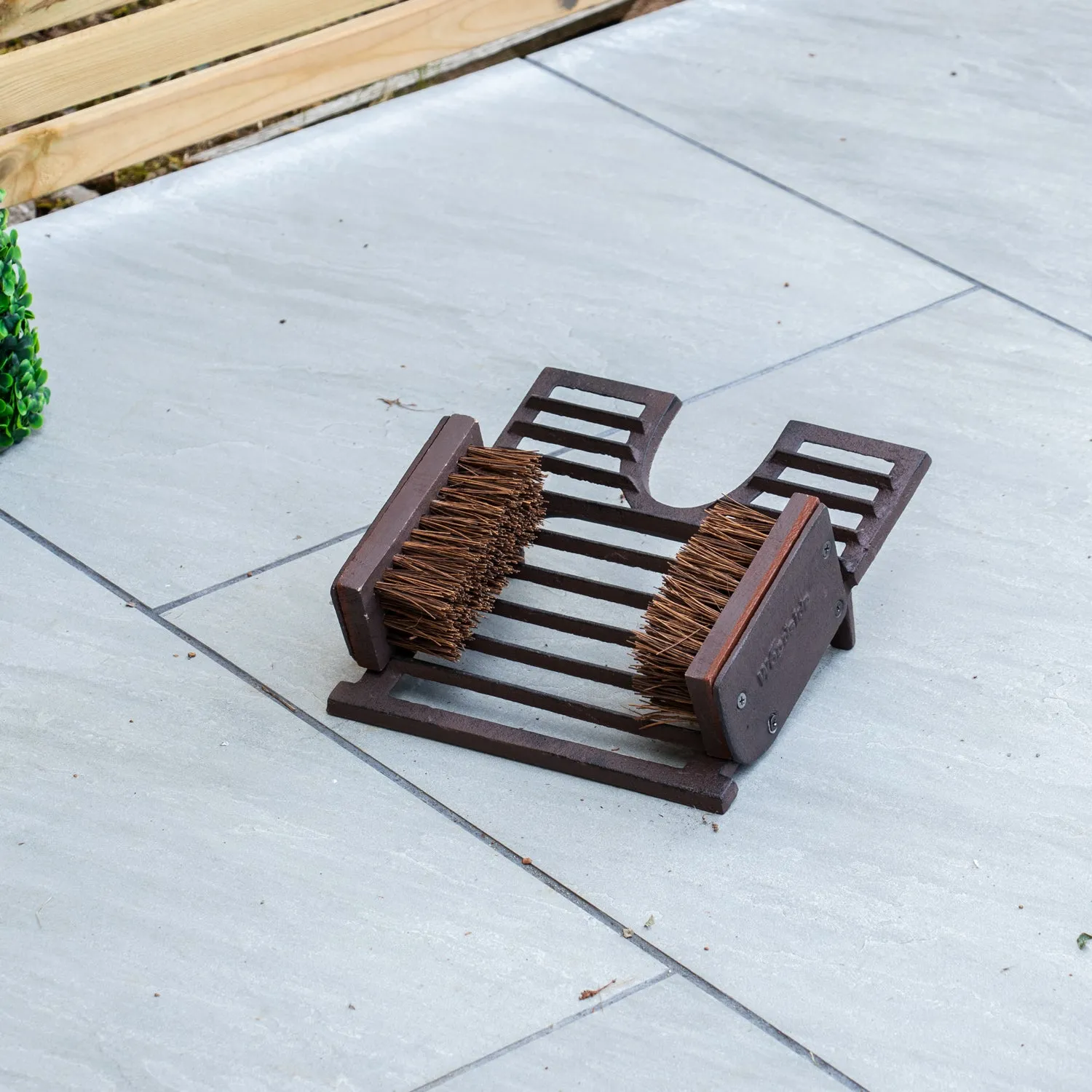 Woodside Cast Iron 3 in 1 Boot Brush, Jack & Scraper Outdoor Shoe Mud Cleaner