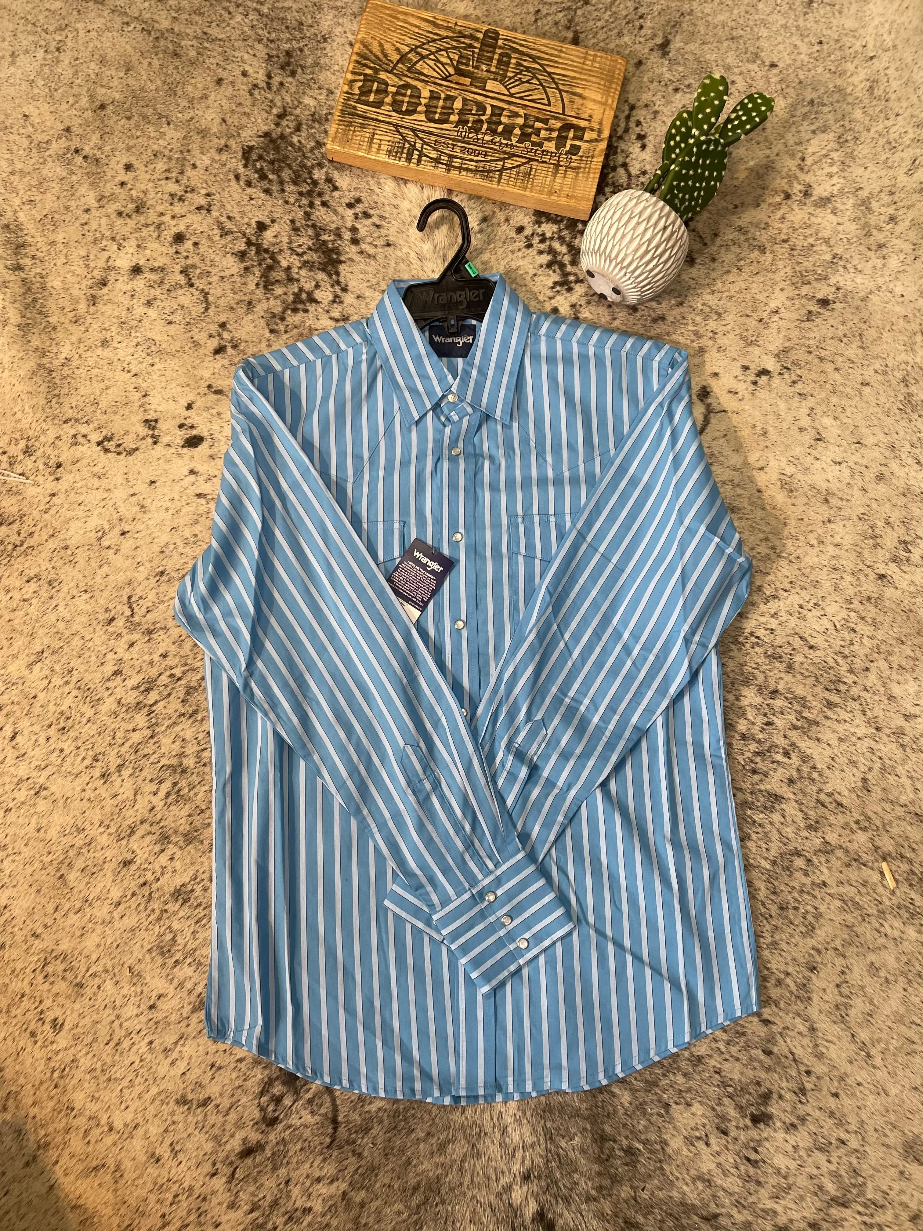 Wrangler® Wrinkle Resist Long Sleeve Shirt - Classic Fit - Blue
